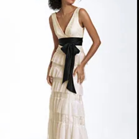 BCBGMaxAzria Tiered offwhite Wedding Dress - Picture 5 of 13